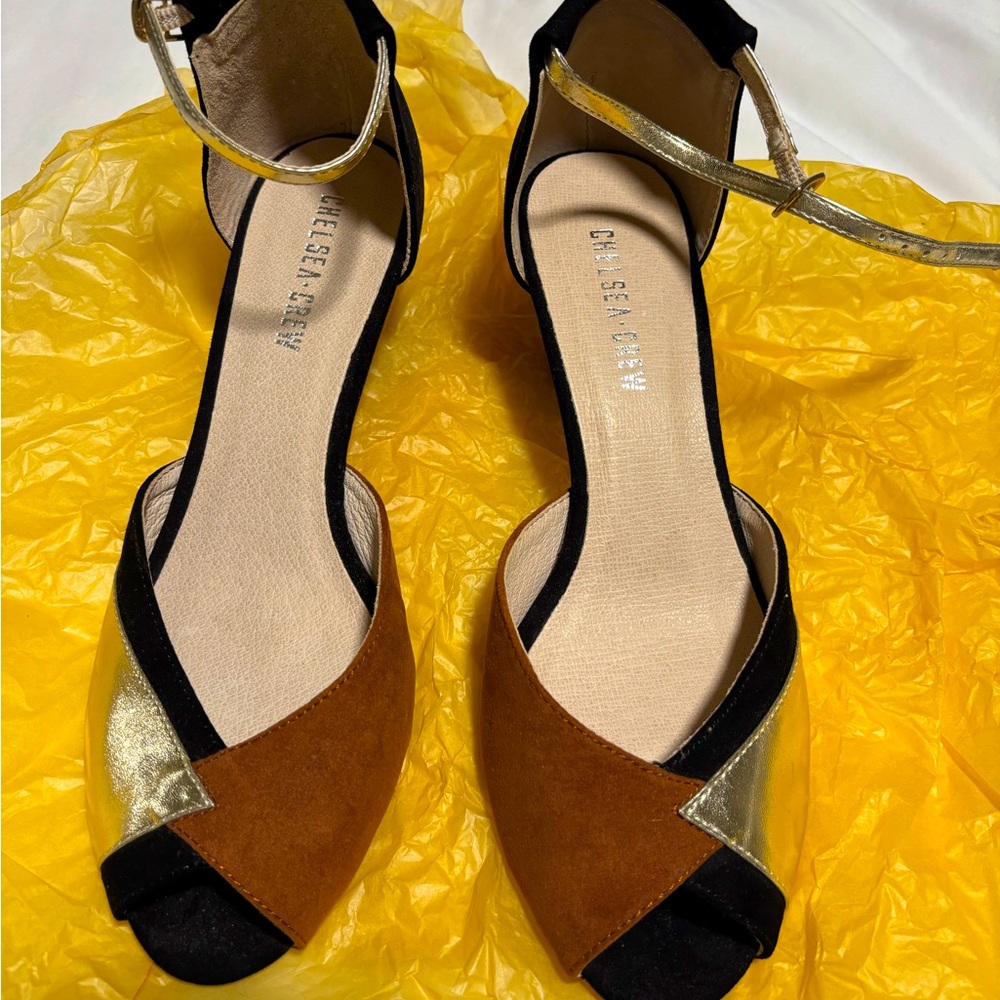 Chelsea Crew Peep Toe Heels  
EU size 40 / US size 9-9.5
Tan/Gold/black
New